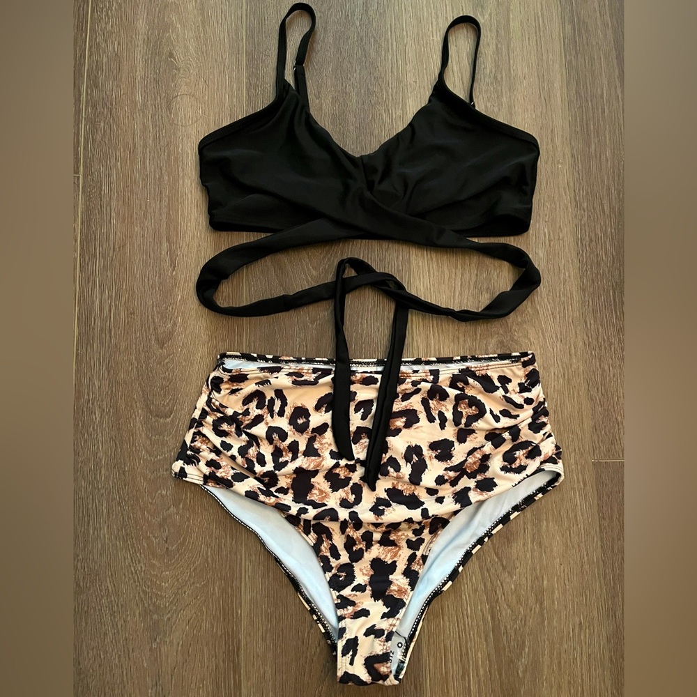 Women’s two piece swim suit size Large